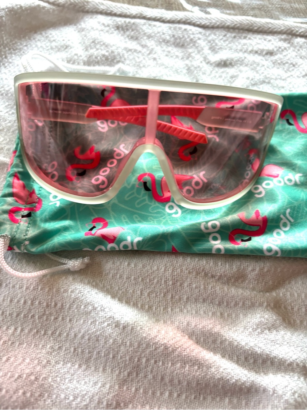 NWOT goodr Pink Polarized Sport Sunglasses and Flamingo Pouch Adult Size - Picture 11 of 13